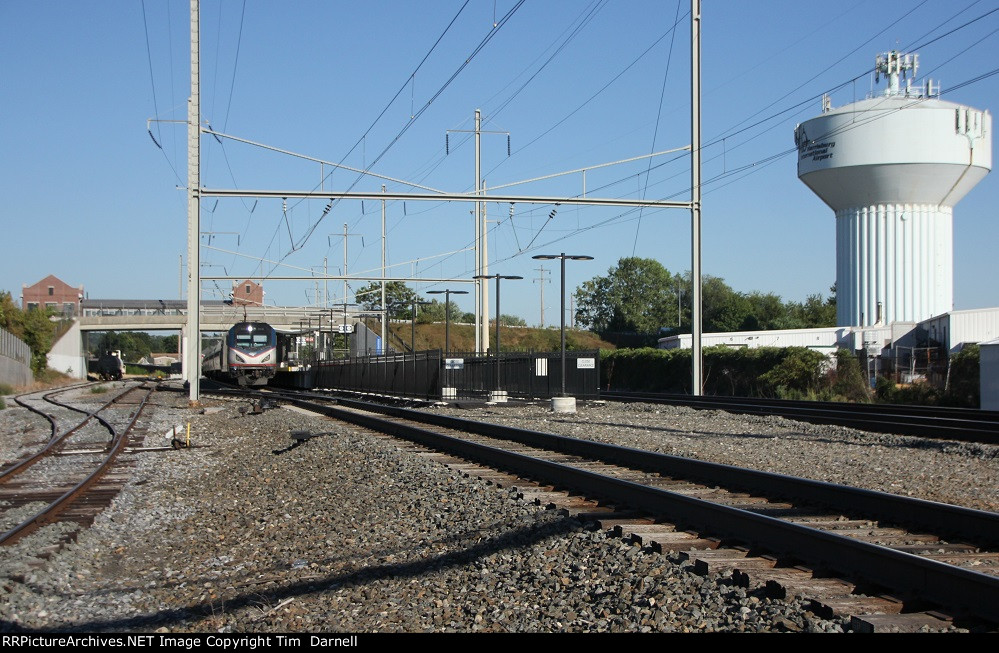 AMTK 664 departing on train 647